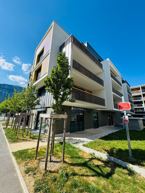 Location Immobilier Professionnel Local commercial Crolles  38920
