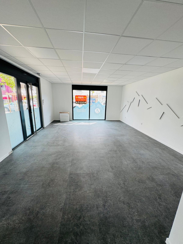 Location Immobilier Professionnel Local commercial Crolles  38920