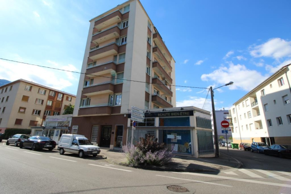 Location Immobilier Professionnel Local commercial Fontaine 38600